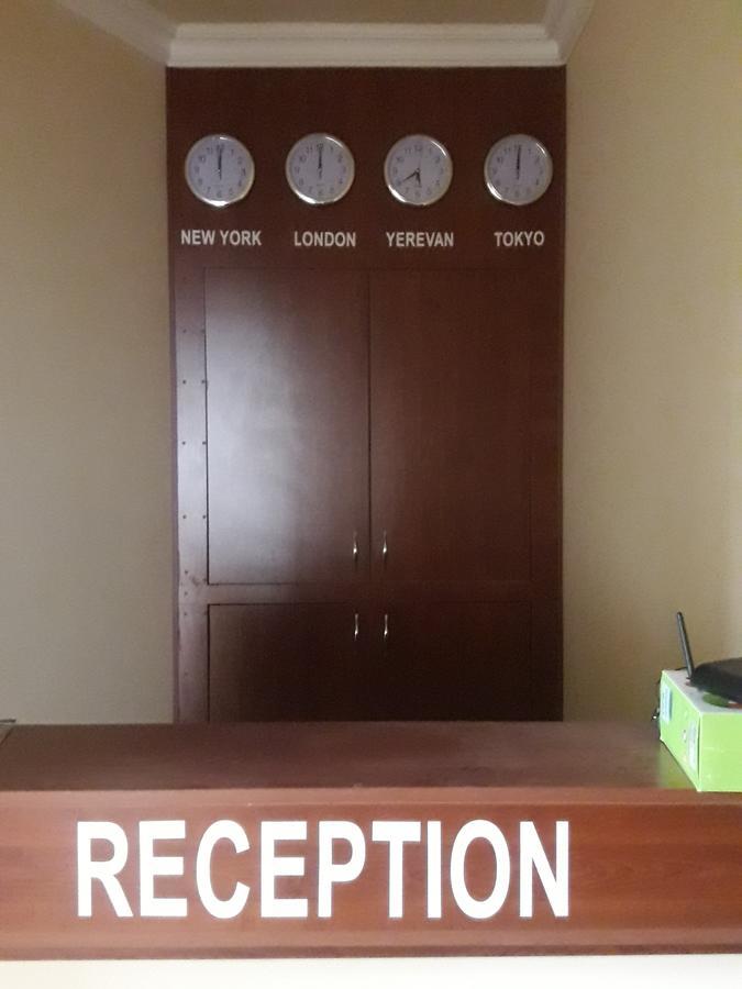 Hotel Sunshine Erevan Esterno foto